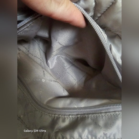 Michael Kors Winnie Quilted Nylon Lt Gray Tote EUC - Picture 3 of 10